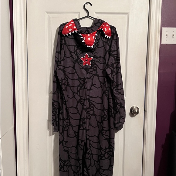 Stranger Things Demogorgon Onesie - Large - Picture 6 of 7
